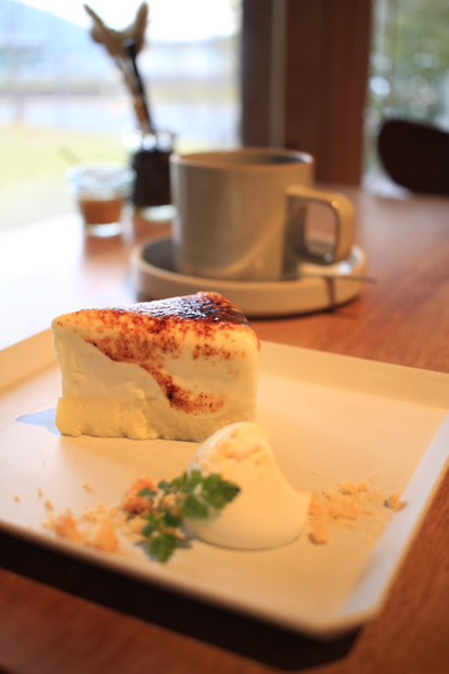 KAN,MA diningの2層のブリュレチーズケーキ
