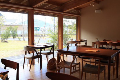 KAN,MA diningの店内